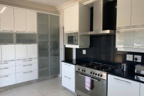 Spacious Sunny-side Getaway for all